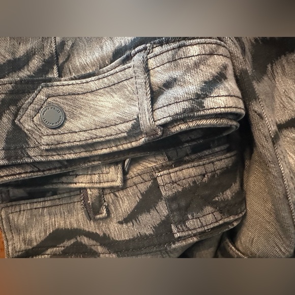 White House Black Market Whte Tiger Animal Printed Denim Moto Jacket Blazer Sz 8 - Picture 5 of 6